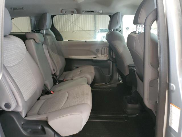 5TDKSKFC0PS079449 - 2023 TOYOTA SIENNA LE SILVER photo 11