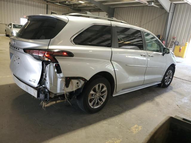 5TDKSKFC0PS079449 - 2023 TOYOTA SIENNA LE SILVER photo 3