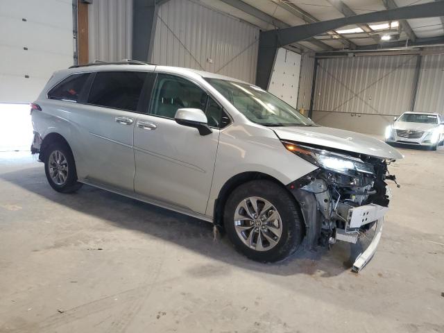 5TDKSKFC0PS079449 - 2023 TOYOTA SIENNA LE SILVER photo 4