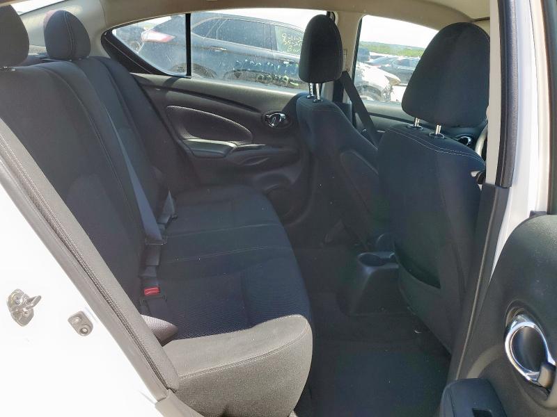 3N1CN7AP7JK400847 - 2018 NISSAN VERSA S 白色 照片 10