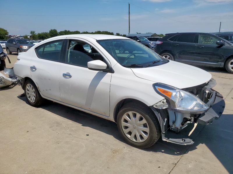 3N1CN7AP7JK400847 - 2018 NISSAN VERSA S 白色 照片 4