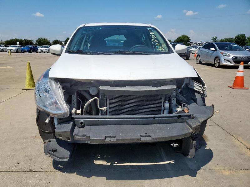 3N1CN7AP7JK400847 - 2018 NISSAN VERSA S 白色 照片 5