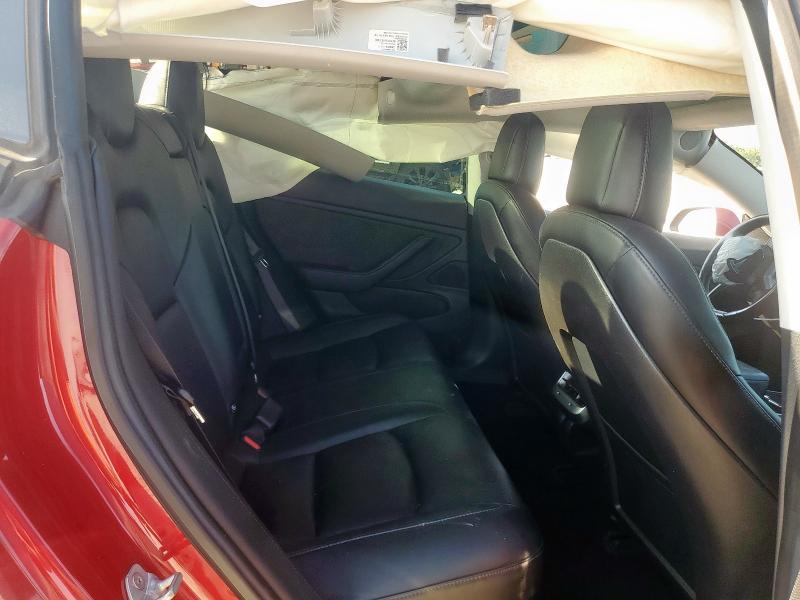 5YJ3E1EA2JF037611 - 2018 TESLA MODEL 3 Rot Foto 10