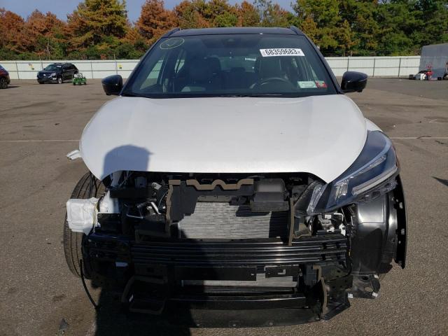 3N1CP5DV9PL492250 - 2023 NISSAN KICKS SR WHITE photo 5