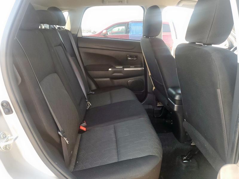 JA4ARUAU5MU017100 - 2021 MITSUBISHI OUTLANDER ES SILVER photo 10