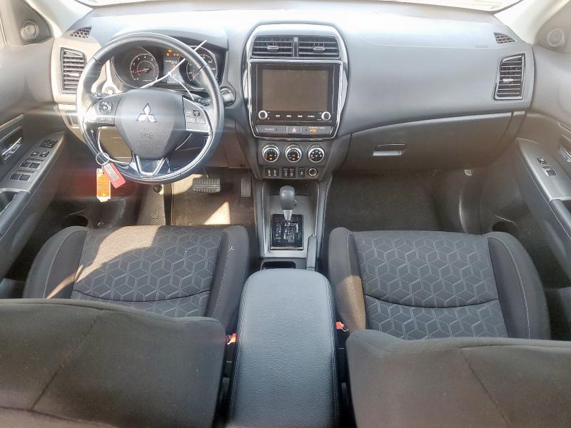 JA4ARUAU5MU017100 - 2021 MITSUBISHI OUTLANDER ES SILVER photo 8