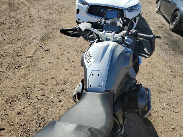 WB10A1107GZ670648 - 2016 BMW R1200 GS GRAY photo 5