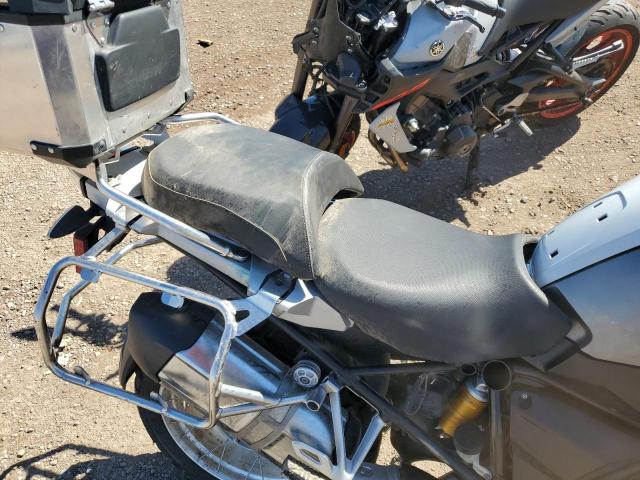 WB10A1107GZ670648 - 2016 BMW R1200 GS GRAY photo 6