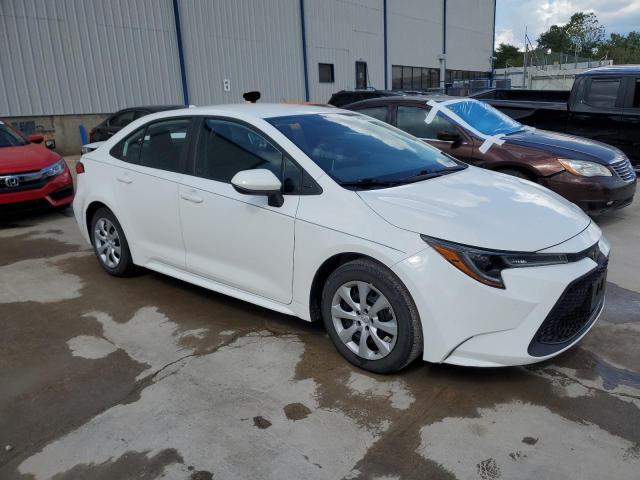 5YFEPMAE3MP163840 - 2021 TOYOTA COROLLA LE Weiß Foto 4