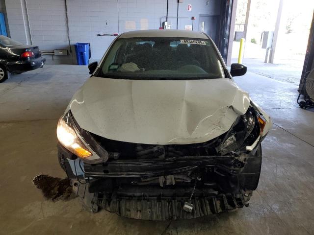 3N1AB7AP9JY313576 - 2018 NISSAN SENTRA S 白色 照片 5