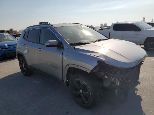 3C4NJCBB0JT137530 - 2018 JEEP COMPASS LATITUDE GRAY photo 4