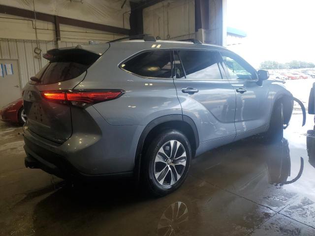 5TDGZRBH8NS181686 - 2022 TOYOTA HIGHLANDER XLE Արծաթագույն լուսանկար 3