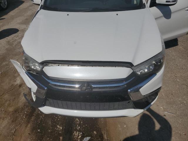 JA4AP3AU9JZ015686 - 2018 MITSUBISHI OUTLANDER ES WHITE photo 12