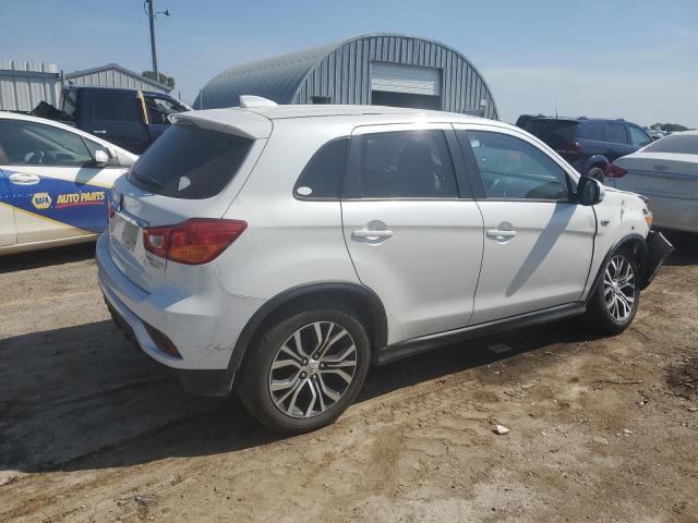 JA4AP3AU9JZ015686 - 2018 MITSUBISHI OUTLANDER ES WHITE photo 3