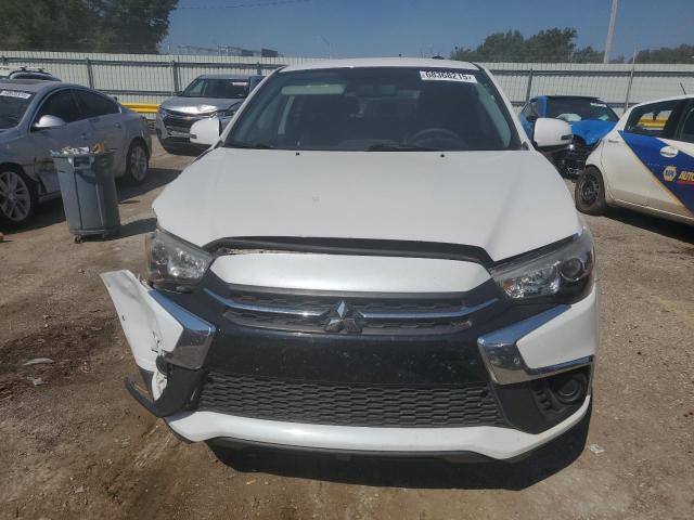 JA4AP3AU9JZ015686 - 2018 MITSUBISHI OUTLANDER ES WHITE photo 5