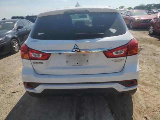 JA4AP3AU9JZ015686 - 2018 MITSUBISHI OUTLANDER ES WHITE photo 6