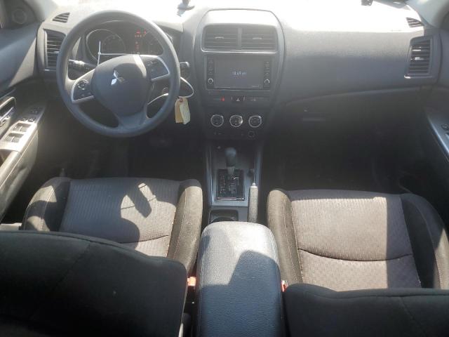 JA4AP3AU9JZ015686 - 2018 MITSUBISHI OUTLANDER ES WHITE photo 8