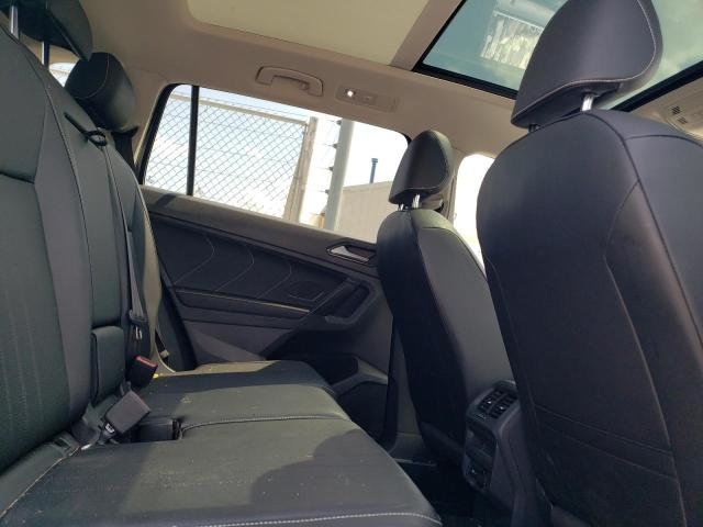 3VV2B7AX1NM164855 - 2022 VOLKSWAGEN TIGUAN SE შავი ფოტო 10