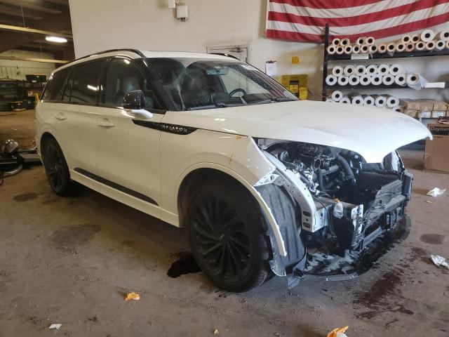 5LM5J7XC5PGL10411 - 2023 LINCOLN AVIATOR RESERVE WHITE photo 4