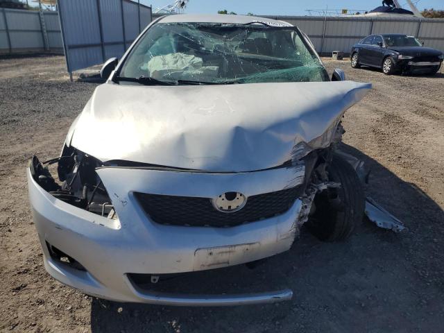 1NXBU40E29Z079494 - 2009 TOYOTA COROLLA BASE ვერცხლისფერი ფოტო 5