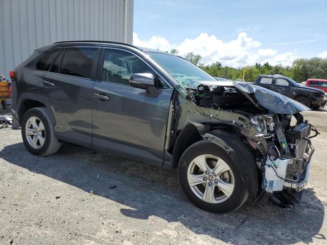 4T3R6RFV7MU029736 - 2021 TOYOTA RAV4 XLE 灰色 照片 4