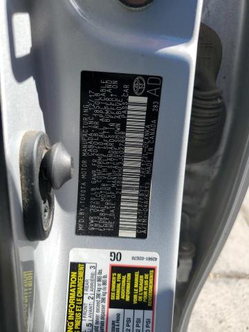 2T1BURHE3JC027668 - 2018 TOYOTA COROLLA L Silber Foto 12