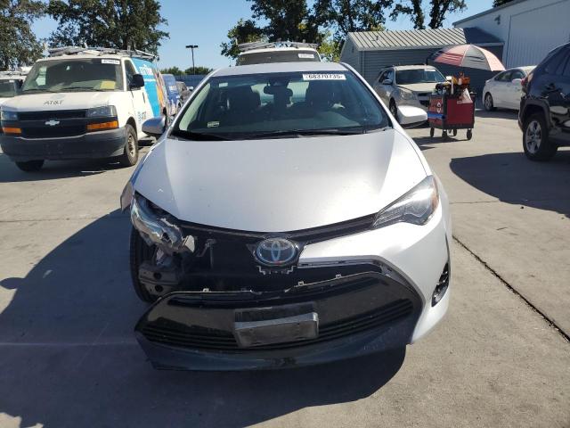 2T1BURHE3JC027668 - 2018 TOYOTA COROLLA L Silber Foto 5