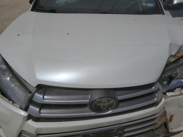 5TDKZRFH5KS550696 - 2019 TOYOTA HIGHLANDER SE WHITE photo 12