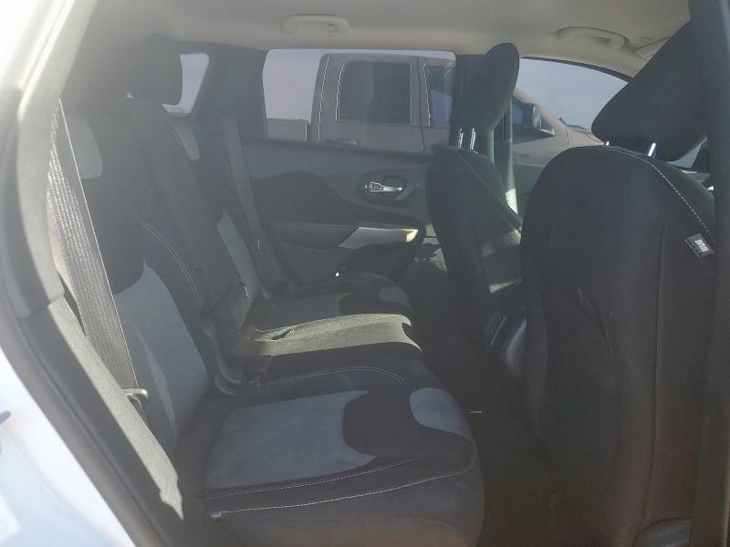 1C4PJLCB1JD558623 - 2018 JEEP CHEROKEE LATITUDE WHITE photo 11