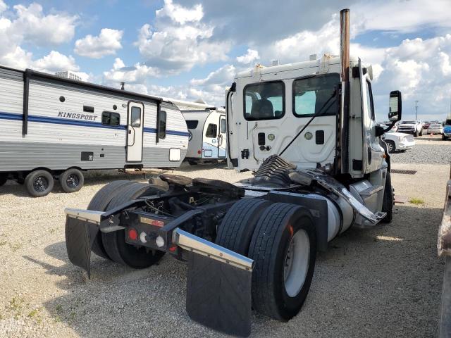 1FUBGDDV8CSBD7009 - 2012 FREIGHTLINER CASCADIA WHITE photo 4