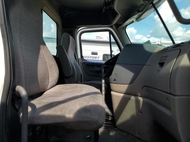 1FUBGDDV8CSBD7009 - 2012 FREIGHTLINER CASCADIA WHITE photo 6