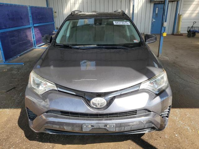 JTMBFREV5HJ709173 - 2017 TOYOTA RAV4 LE ნაცრისფერი ფოტო 5