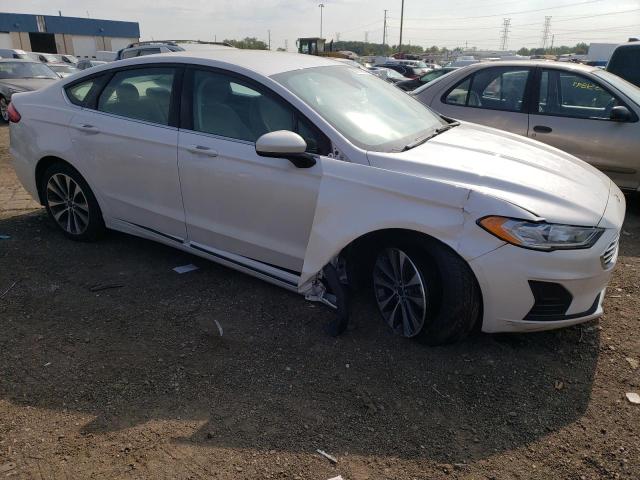 3FA6P0T9XLR165872 - 2020 FORD FUSION SE WHITE photo 4