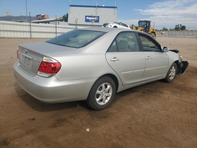 4T1BE30K15U053217 - 2005 TOYOTA CAMRY LE SILVER photo 3