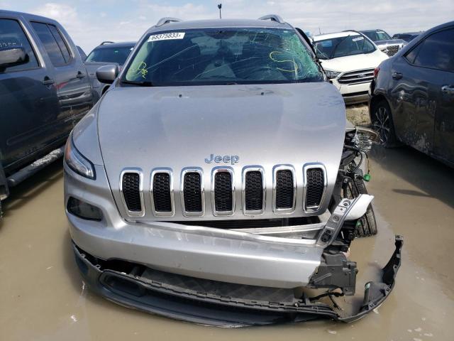 1C4PJLLB7JD552504 - 2018 JEEP CHEROKEE LATITUDE PLUS SILVER photo 5