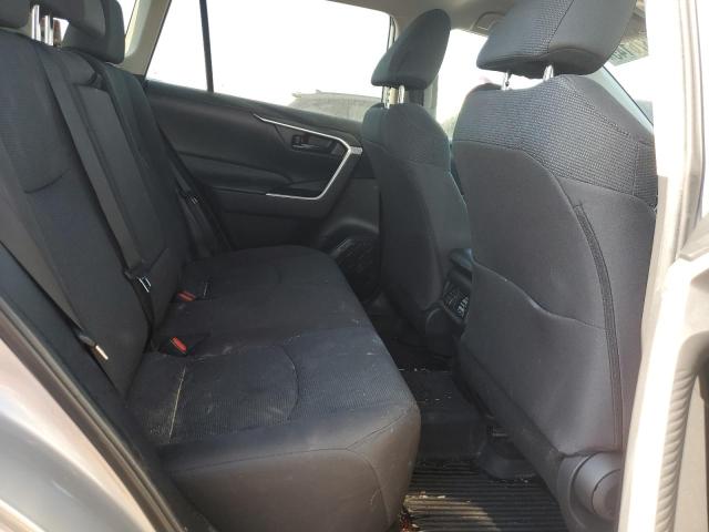 2T3F1RFV0NC257890 - 2022 TOYOTA RAV4 LE 银色 照片 11