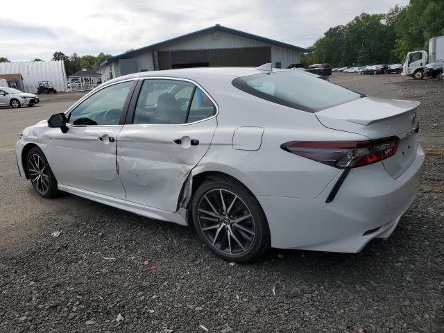 4T1G11AK7PU152650 - 2023 TOYOTA CAMRY SE NIGHT SHADE WHITE photo 2