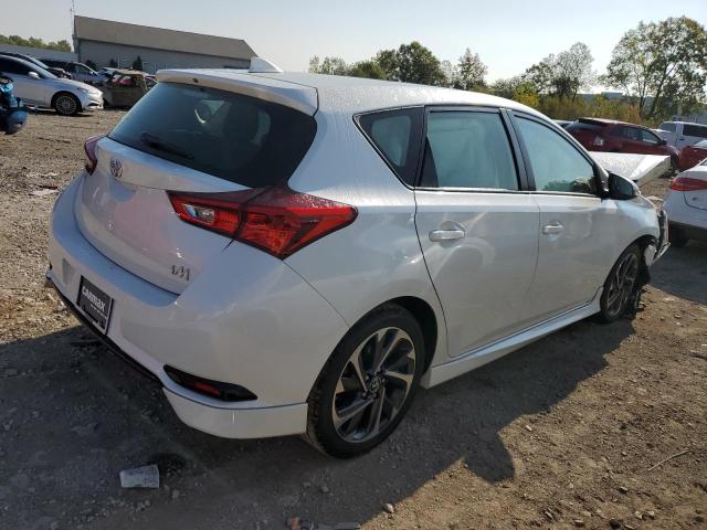 JTNKARJE3JJ572143 - 2018 TOYOTA COROLLA IM WHITE photo 3