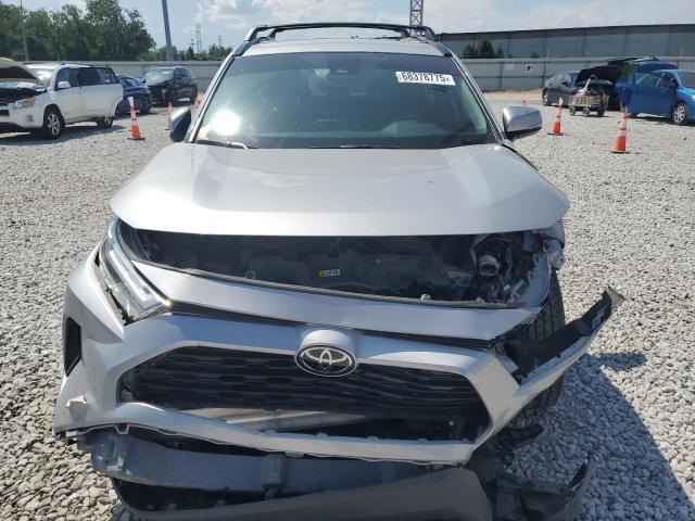 2T3P1RFV7PW408312 - 2023 TOYOTA RAV4 XLE SILVER photo 5