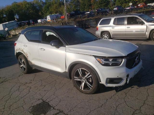 YV4162UM6M2584326 - 2021 VOLVO XC40 T5 R-DESIGN WHITE photo 4