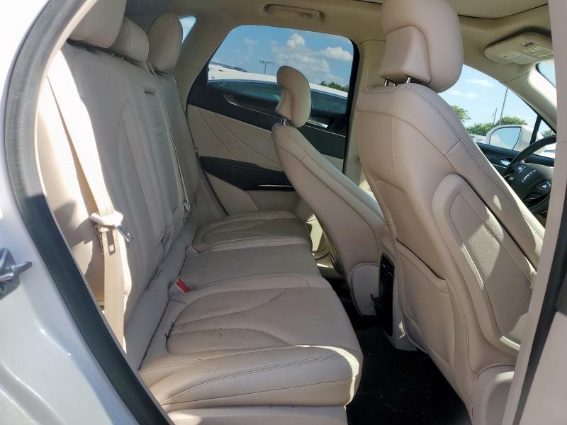 5LMTJ3DH2HUL72254 - 2017 LINCOLN MKC RESERVE WHITE photo 11