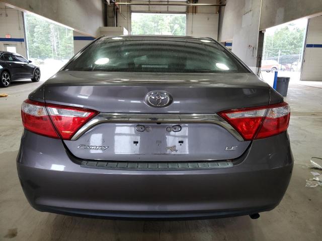 4T4BF1FK8GR577305 - 2016 TOYOTA CAMRY LE 灰色 照片 6