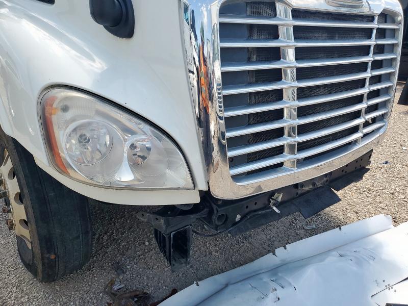 1FUJGBD92ELFY9199 - 2014 FREIGHTLINER CASCADIA WHITE photo 9