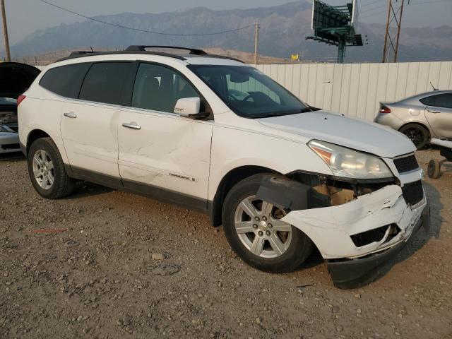 1GNLVGED7AS100919 - 2010 CHEVROLET TRAVERSE LT WHITE photo 4