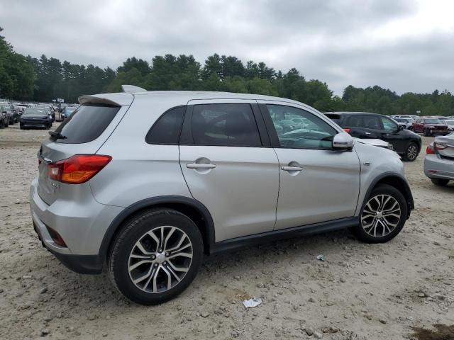 JA4AP3AW5JZ001544 - 2018 MITSUBISHI OUTLANDER ES ვერცხლისფერი ფოტო 3