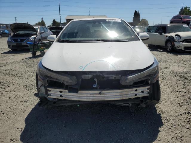 5YFP4MCE5MP060272 - 2021 TOYOTA COROLLA SE Weiß Foto 5