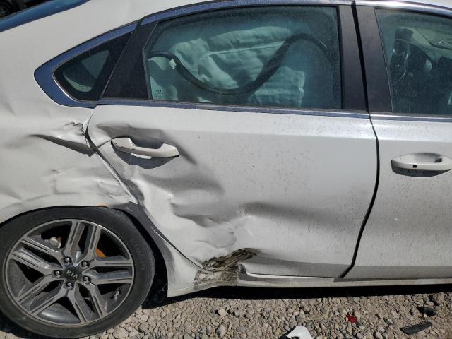 3KPF54AD9ME412712 - 2021 KIA FORTE EX WHITE photo 10