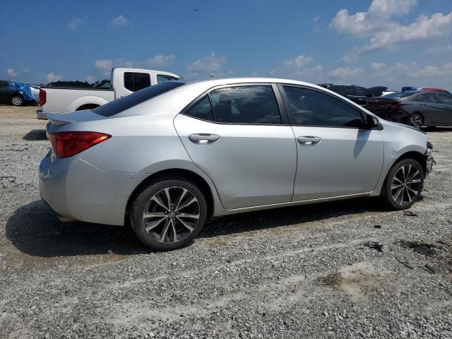 5YFBURHE9JP796689 - 2018 TOYOTA COROLLA L SILVER photo 3