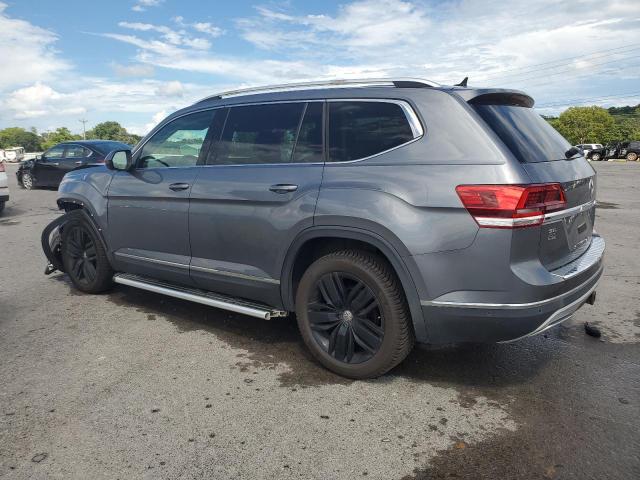1V2NR2CA3JC562548 - 2018 VOLKSWAGEN ATLAS SEL PREMIUM رمادي صورة 2
