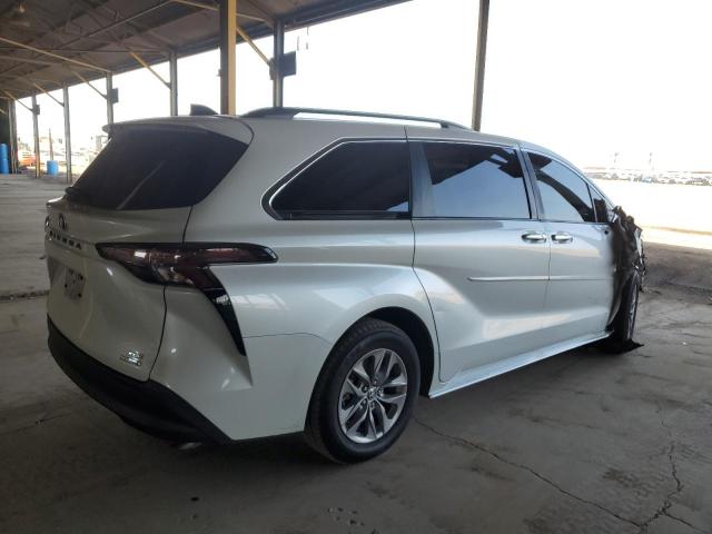 5TDYRKEC8PS173862 - 2023 TOYOTA SIENNA XLE WHITE photo 3
